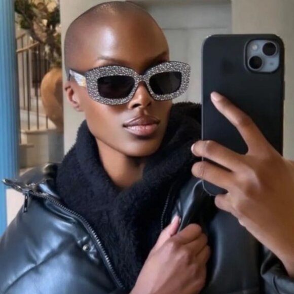 Loewe LW4114IS 90A Rectangle Sunglasses – Blue - Picture 4 of 12